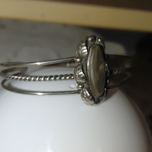 Vintage Silver Tone Cuff Bracelet Ornate Mother Of Pearl Inlay Twisted Rope Desi - Picture 7 of 12